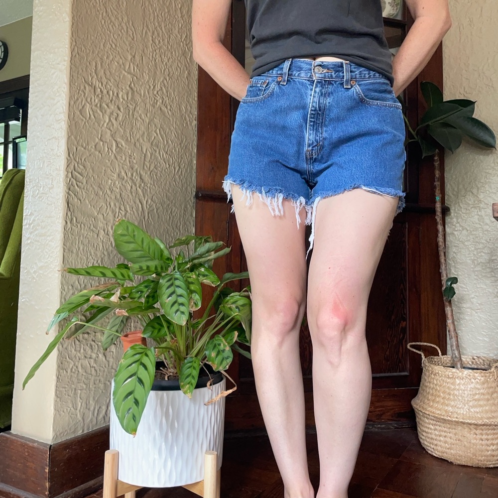 Vintage Levi’s 560s cut offs daisy dukes Y2K 90s era medium wash jean shorts - Picture 2 of 7